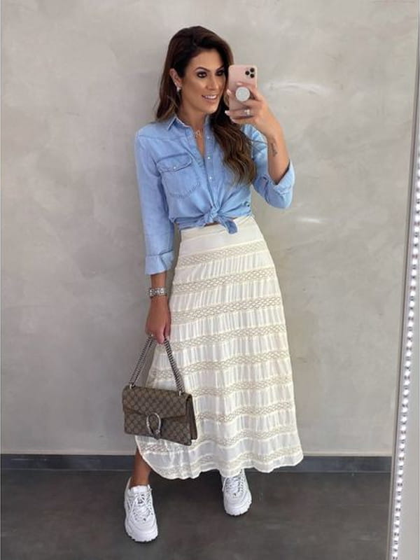 Looks com camisa jeans e saia midi