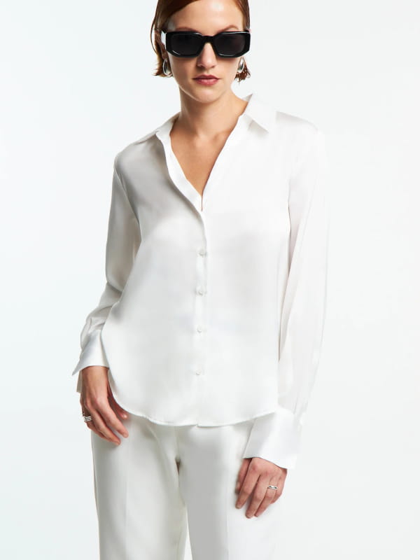 Camisa branca social feminina em cetim com recortes e caimento leve