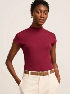 Blusa em ribana com golinha alta e manga curta bordo